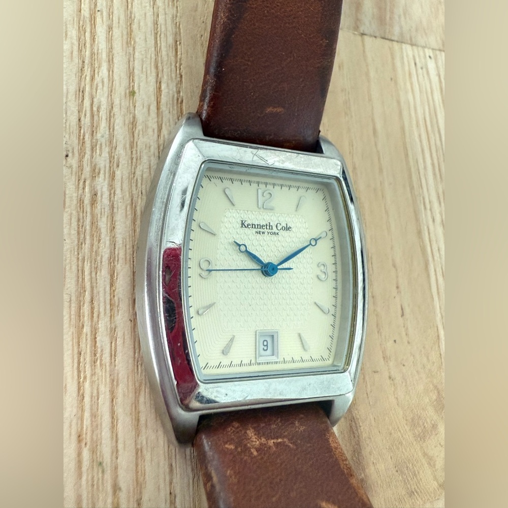 vintage Kenneth Cole New York men’s silver tone brown leather watch NEW BATTERY - Picture 2 of 11